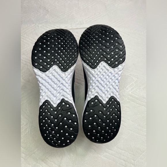 59: Mens Nike Legend React (Black/ White) Size: 10 - Picture 7 of 8